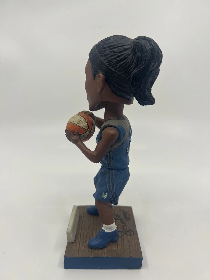 Bobblehead autografiado firmado por Sylvia Fowles WNBA Minnesota Lynx. Sin certificado de autenticidad. Foto 2 de 4