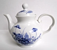 Toscany Collection Fine China Blue Flowers White Porcelain Tea Pot, Japan 6.25"