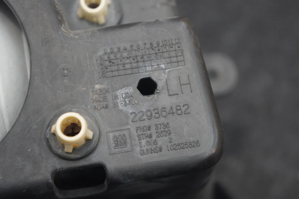 Faro antiniebla delantero izquierdo 23332241 22936482 OEM GMC Yukon 2015-20 Foto 4 de 4