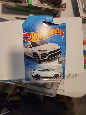  Hot Wheels 2020 #64Factory Fresh 4/10 '17 LAMBORGHINI URUS White w/Chrome Trap5