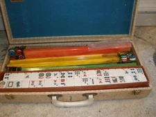 VINTAGE CARDINAL MAH JONGG 161 TILES, 3 INSTRUCTION CARDS, 5 BAKELITE RACKS CASE