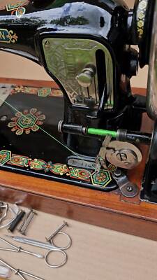 Hexagon Vintage Hand crank vibrating shuttle Sewing Machine | eBay Hexagon Vintage Hand crank vibrating shuttle Sewing Machine | eBay