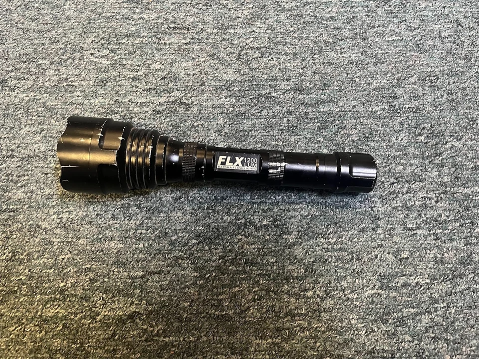 Б/у тактический фонарик Barska FLX 1200 люмен BA11630, БЕЗ БАТАРЕЙ или ЗАРЯДНОГО УСТРОЙСТВА - Изображение 2 из 3