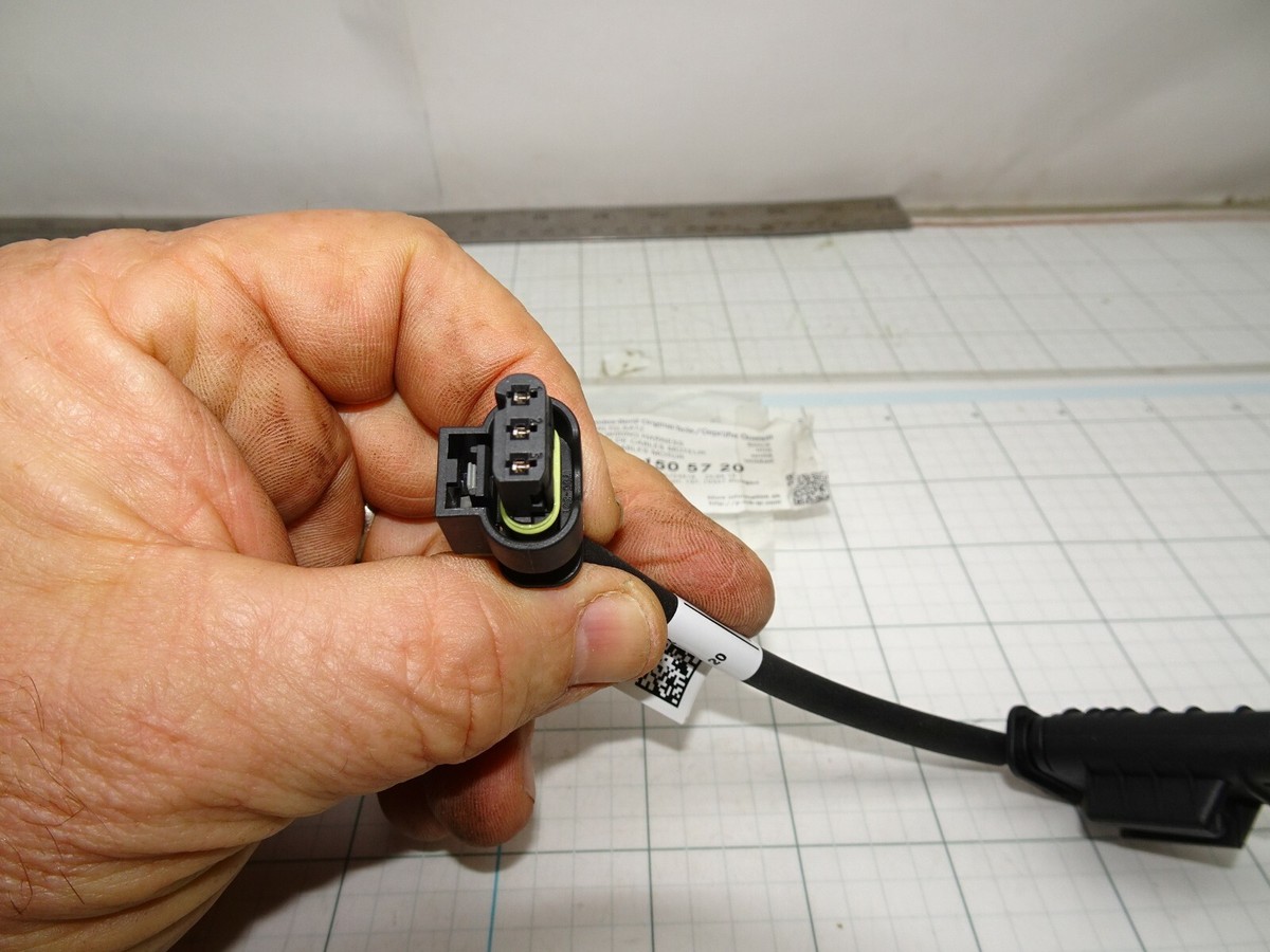 Mercedes Benz 270 150 57 20 Wiring Harness Pigtail Engine OEM NOS