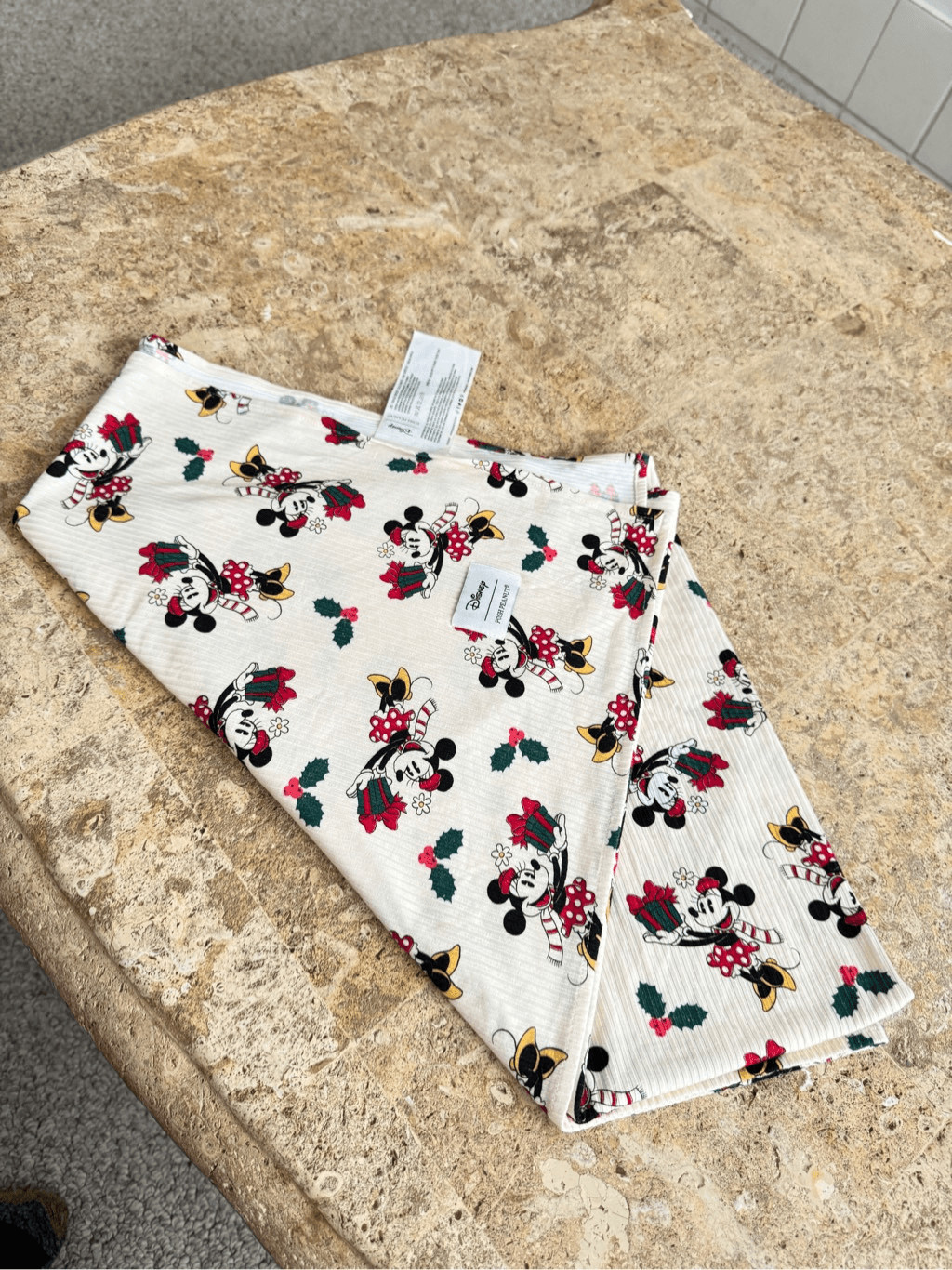 Disney Blanket Minnie Mouse Holiday Edition Ribbed Stretchy Posh Peanut