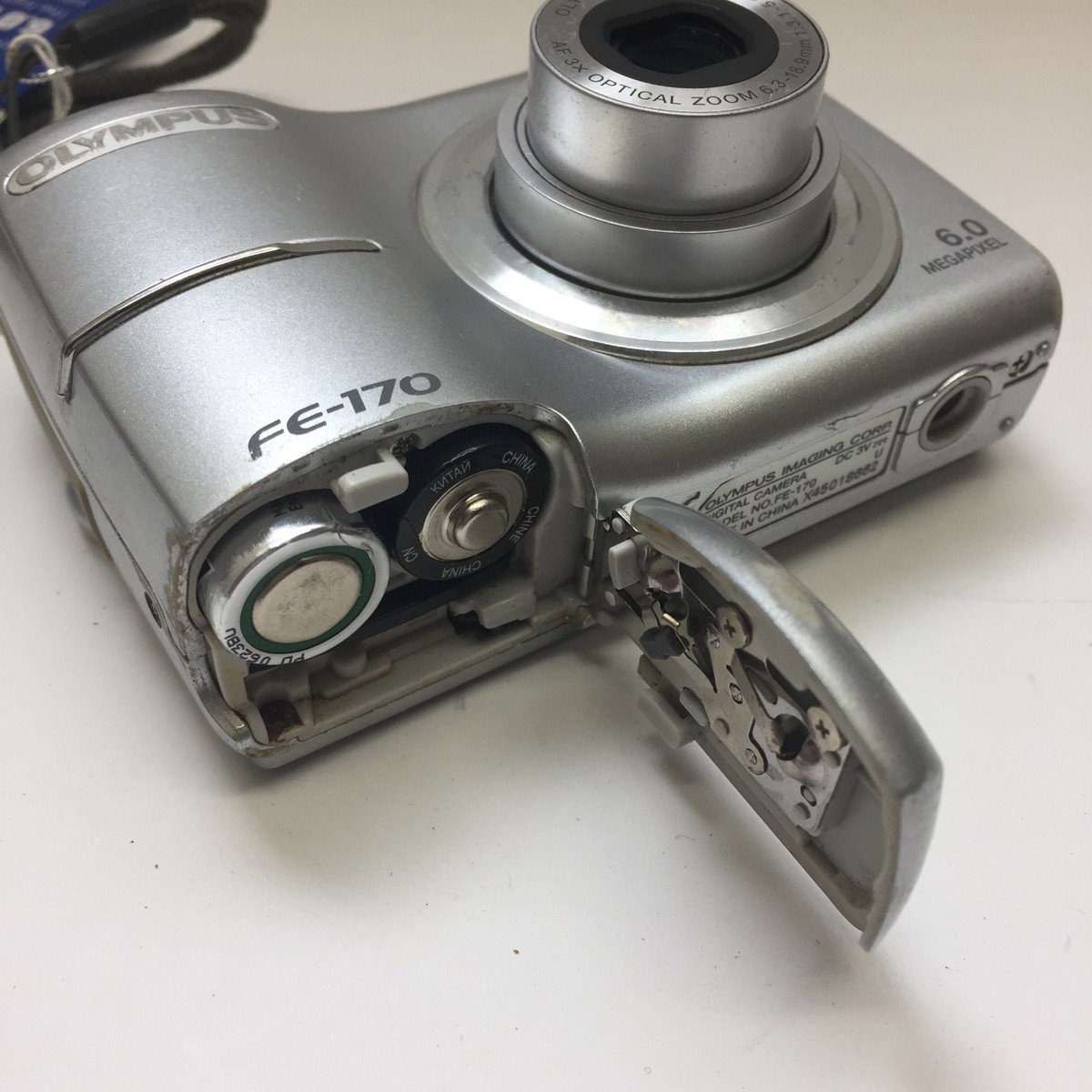 OLYMPUS FE-170 コンパクトデジタルカメラ Olympus FE-170 Compact 6.0 MP Digital Camera Silver With SD Card