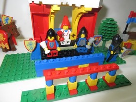 Lego Vintage LL Castle #6060-Knight's Challenge-100% w/minifigs & manual (1989)
