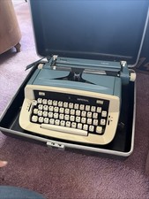 Imperial Safari Vintage Manual Typewriter With Hard Case Made In Portugal thumbnail