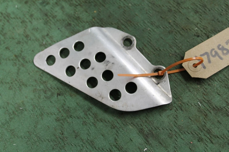 Kawasaki ZX900 B3 ZX9R 1996 RIGHT Hand Side Riders Alloy Heel Plate Guard - Image 2 of 4
