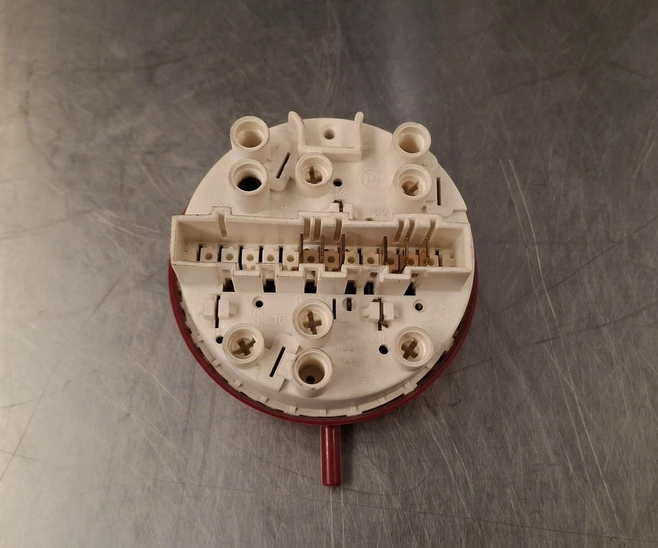 Interruptor de presión lavadora/secadora 2 niveles, Speed Queen P/N: 802299, 802299P, 7920093 Foto 3 de 3