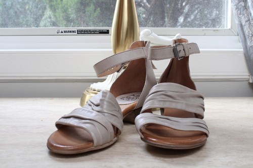 Miz Mooz - Leather Heeled Ankle Strap Sandals - Cassie - Ivory Beige - EU 39W - Picture 2 of 8