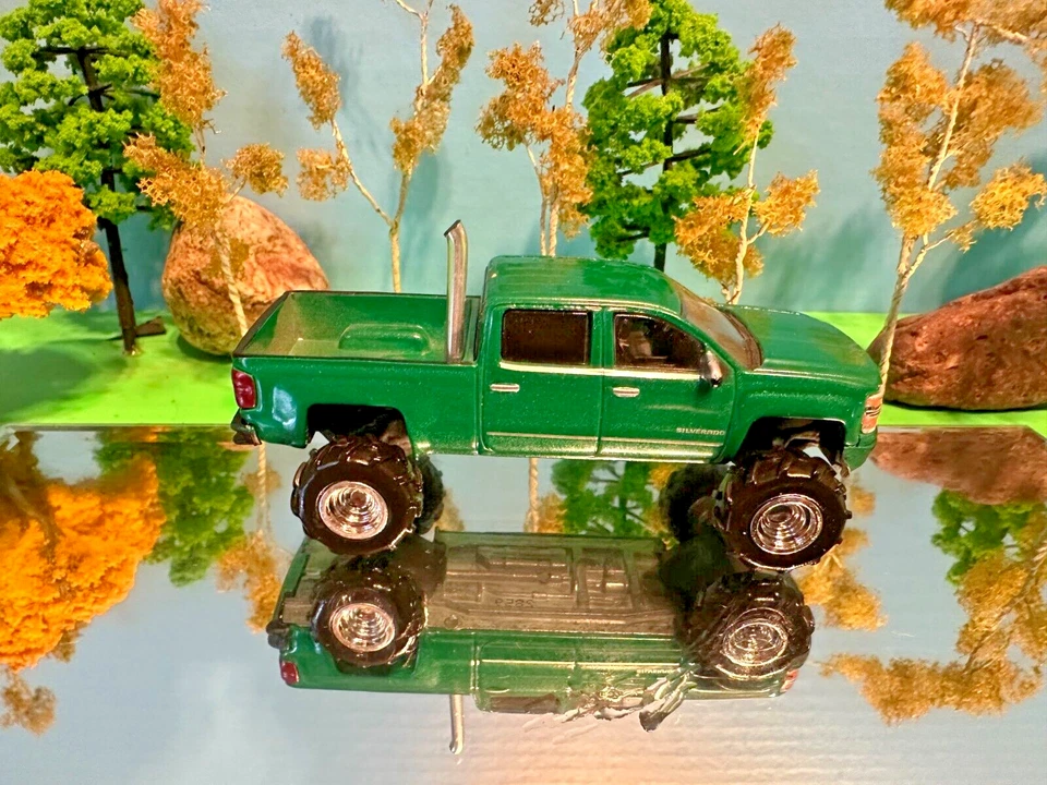 1/64 Custom Lifted, Chevrolet Silverado, 2015, 4 Door Crew Cab, G-5 Lift Kit - Image 2 of 3
