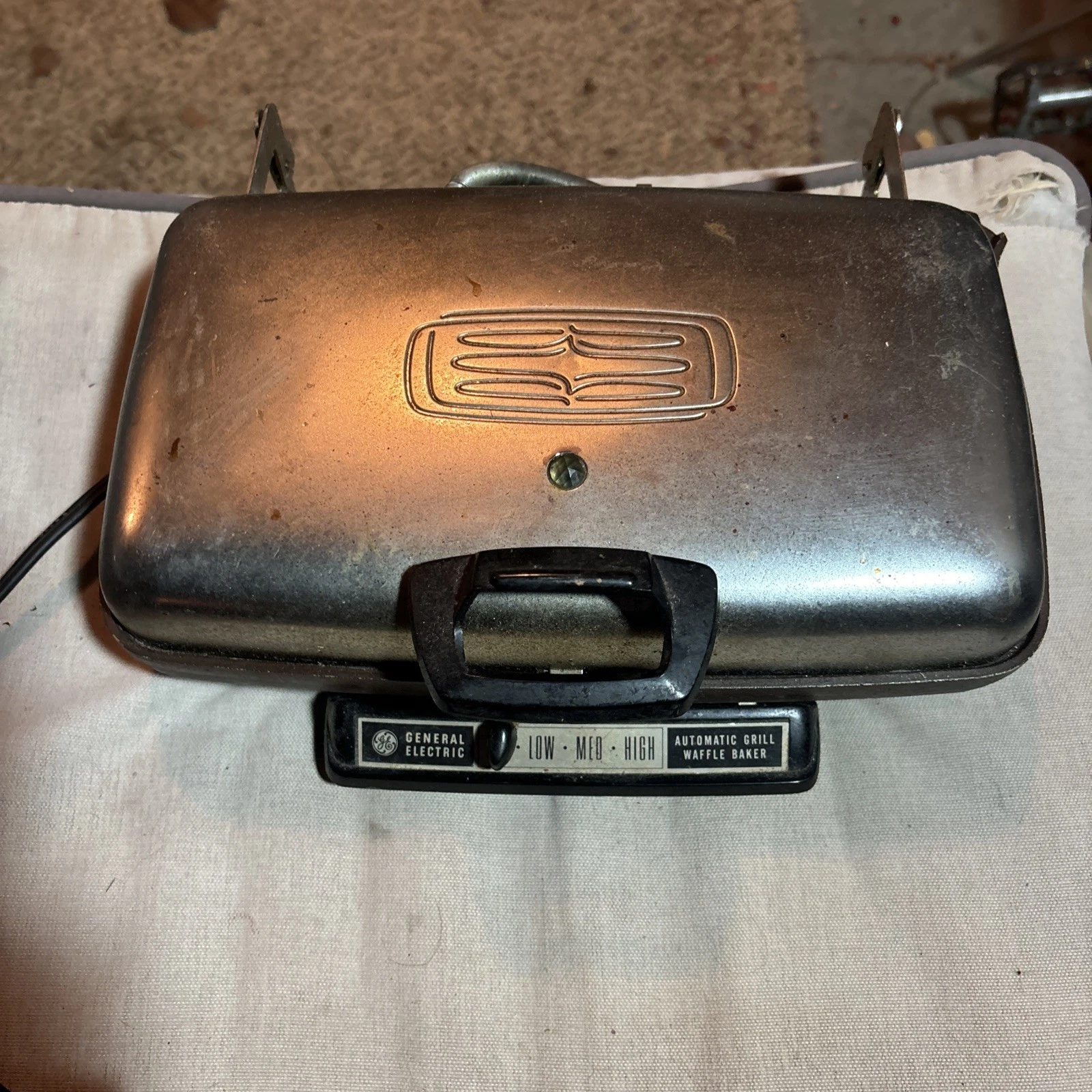 Vintage General Electric GE Waffle maker Chrome A7G44 (Works-needs cleaning)