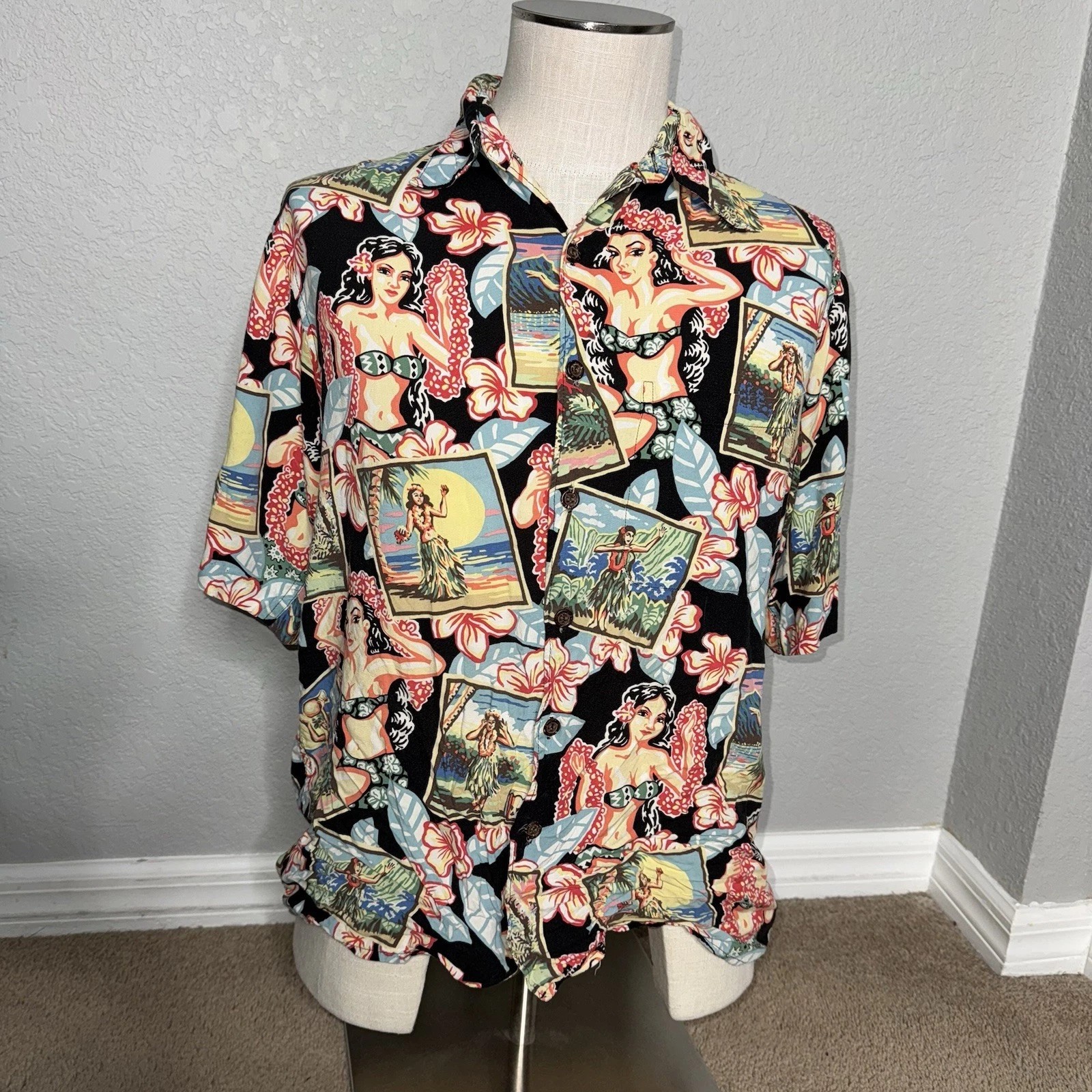 Reyn Spooner Art of Eddy Y 100% Rayon Surfer Hawaiian FloralShirt USA Small Hula
Opens in a new wind