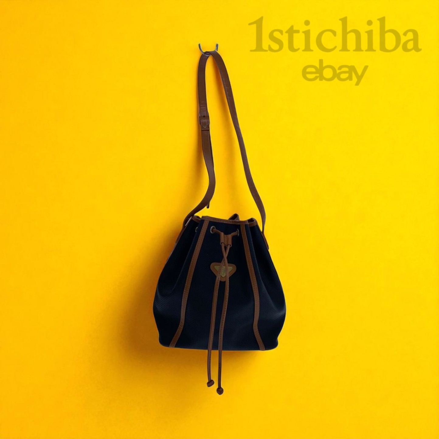 Borsa a tracolla Yves Saint Laurent in pelle nera usata pochissimo