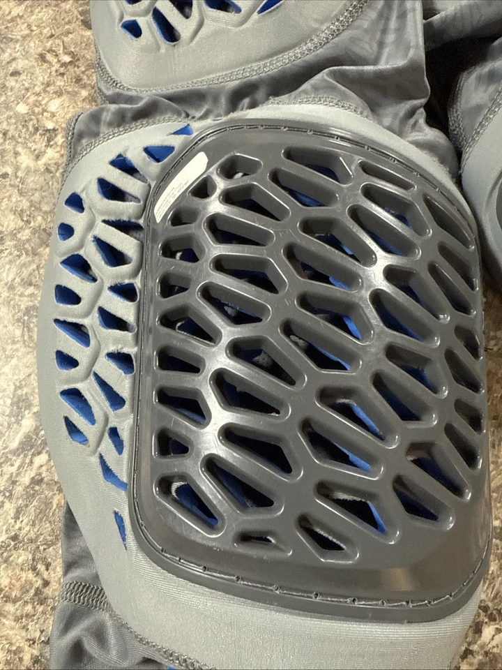 Faja de fútbol americano Pro-Tec Gear tamaño pequeño 5 almohadillas BSN Sports Foto 2 de 3