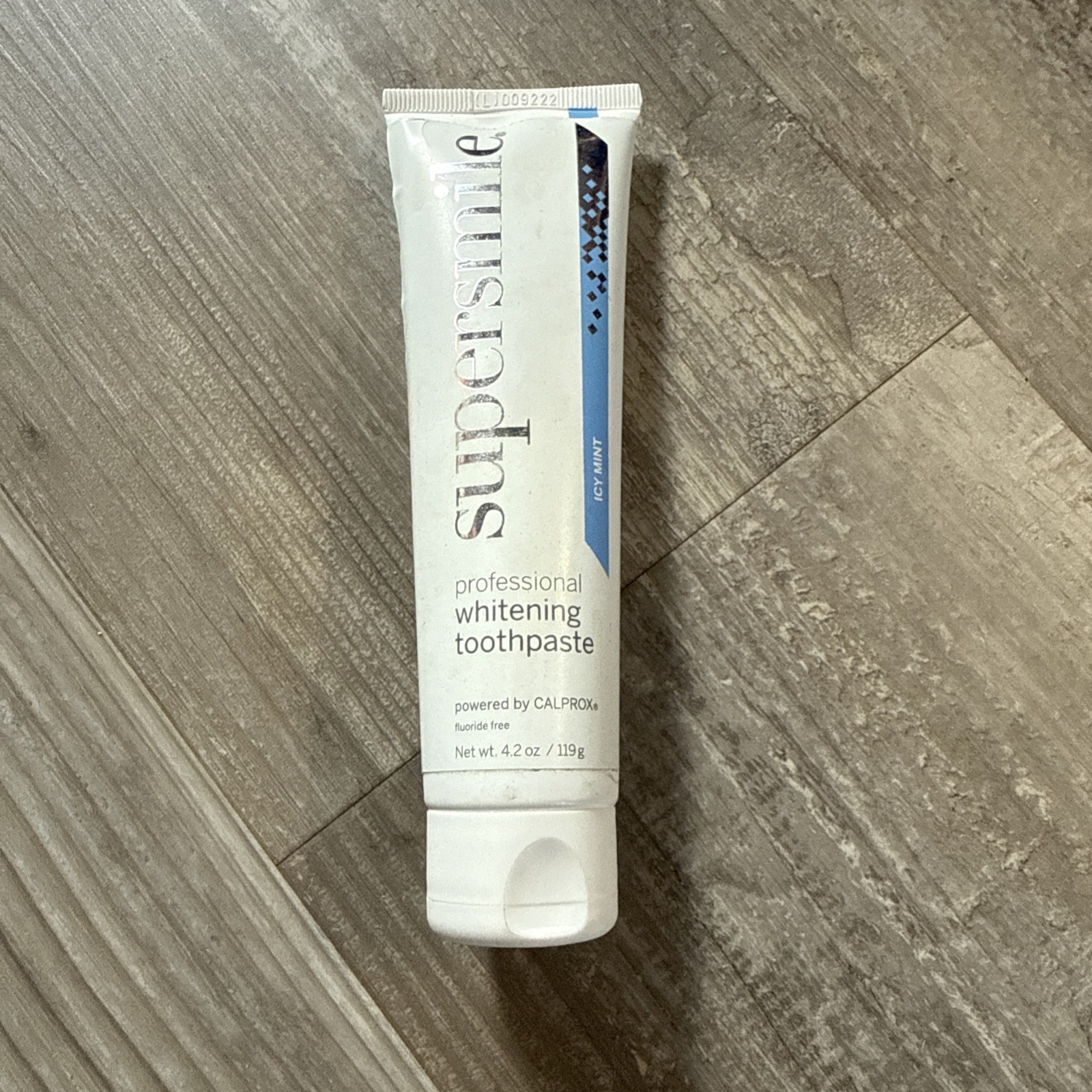 SUPERSMILE ~ ICY MINT PROFESSIONAL WHITENING TOOTHPASTE   4.2 oz. (NEW & SEALED)