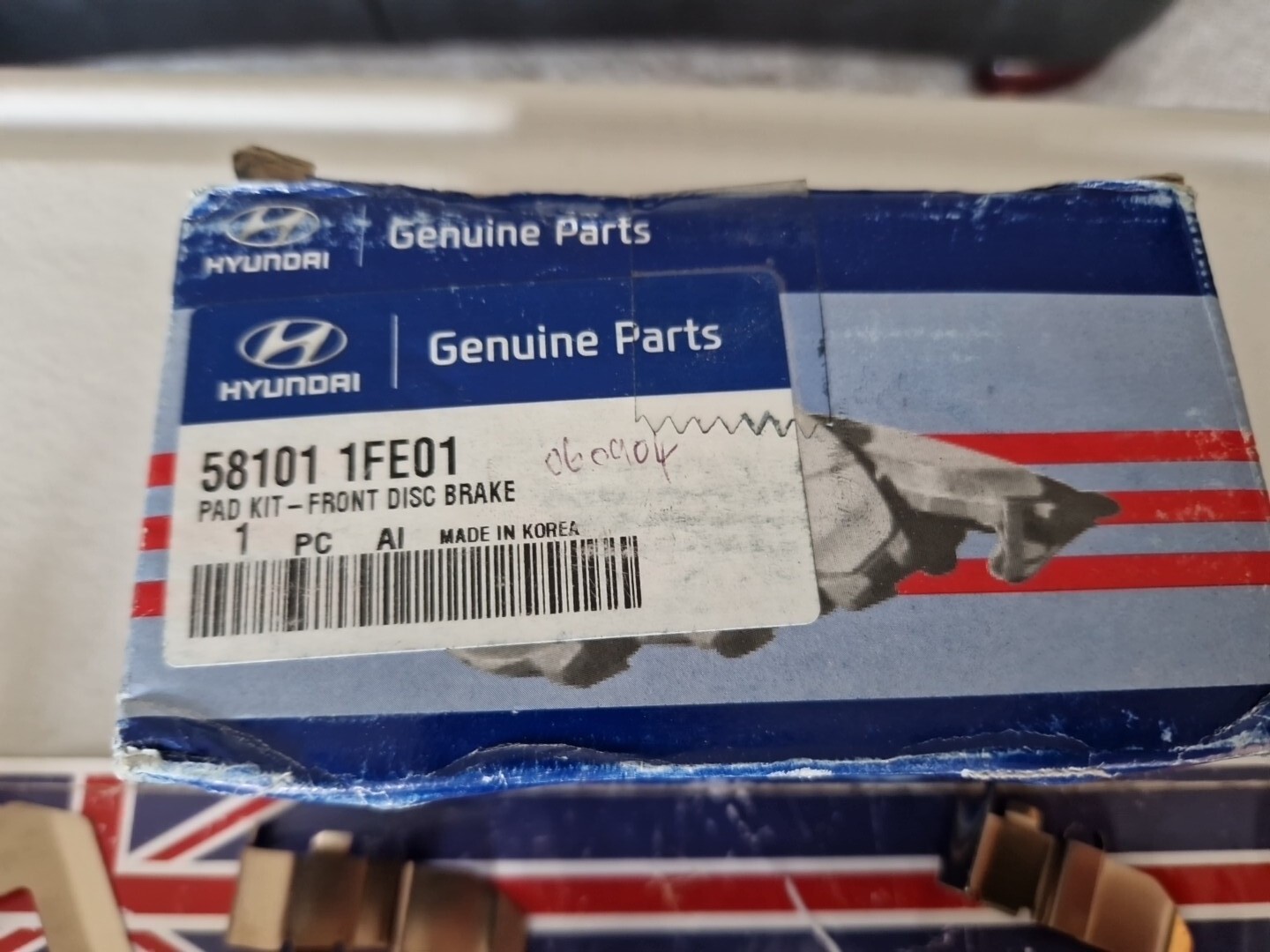 HYUNDAI TUCSON SPORTAGE MK II BRAKE PAD KIT FRONT BRAKE PADS GENUINE