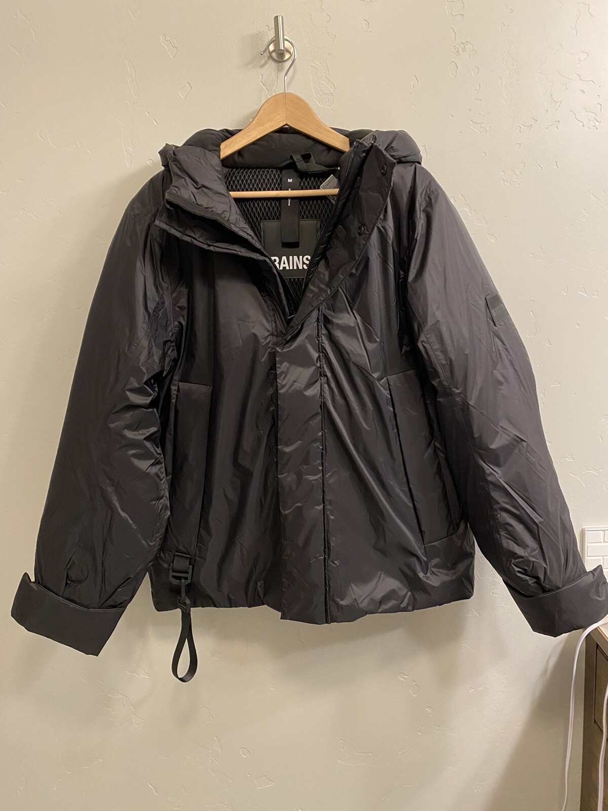 Chaqueta impermeable Rains Brand Vardo unisex para hombre y mujer talla mediana negra $650