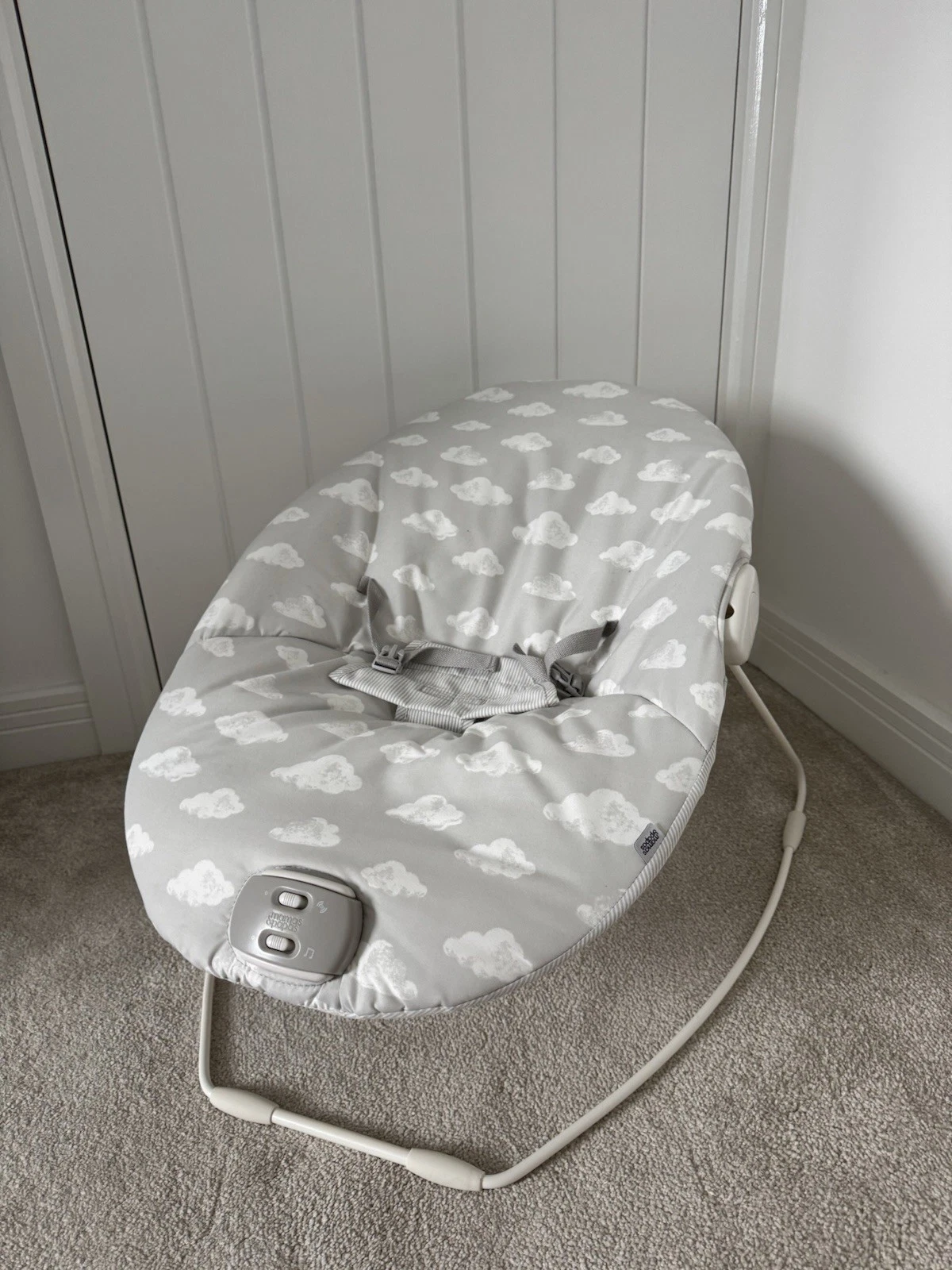 Mamas & Papas Baby Bouncer Rocker – Grey Cloud Vibration & Music Good Condition
Opens in a new windo