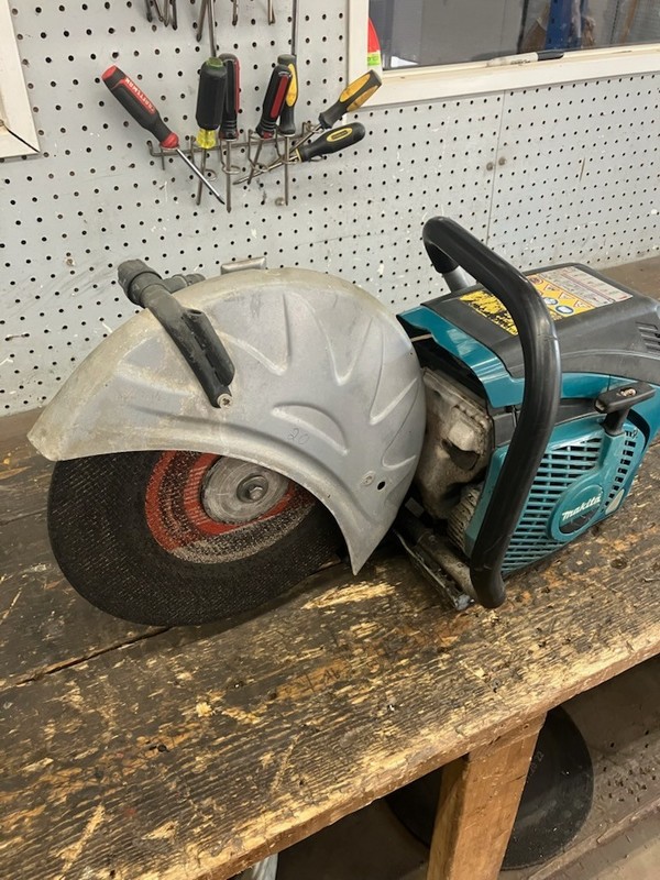 Makita (Dolmar) EK6101 Cut-Off Saw 14 IN 61CC  GREAT Condition RUNS EXCELLENT