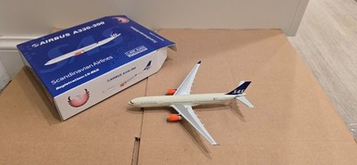 Phoenix Models SAS Scandinavian Airlines A330-343X 1:400 2000s  Cols LN-RKH