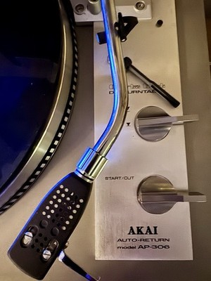 Akai AP-306 Quartz Lock Direct Drive Auto-Return Turntable Vintage