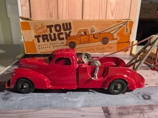 Vintage 1950's Die Cast Hubley Kiddie Toy 474 Wrecker Tow Truck 9 1/2” W/ Box