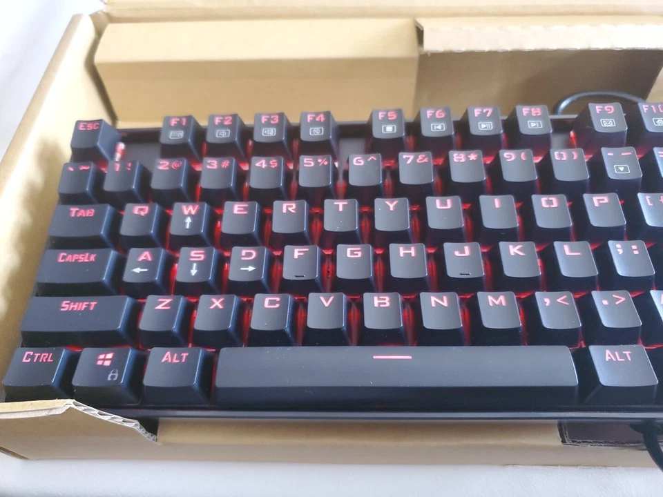 Corsair K551 Mechanical Gaming Wired Keyboard Backlit Red LED Cherry MX Red - Image 4 of 4