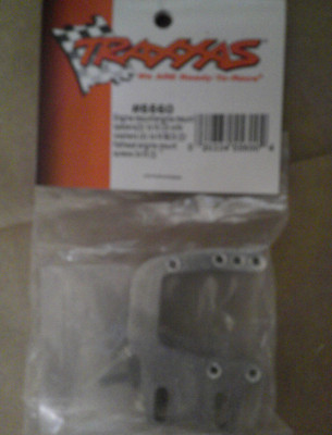TRAXXAS 5560 ENGINE MOUNT & SPACERS