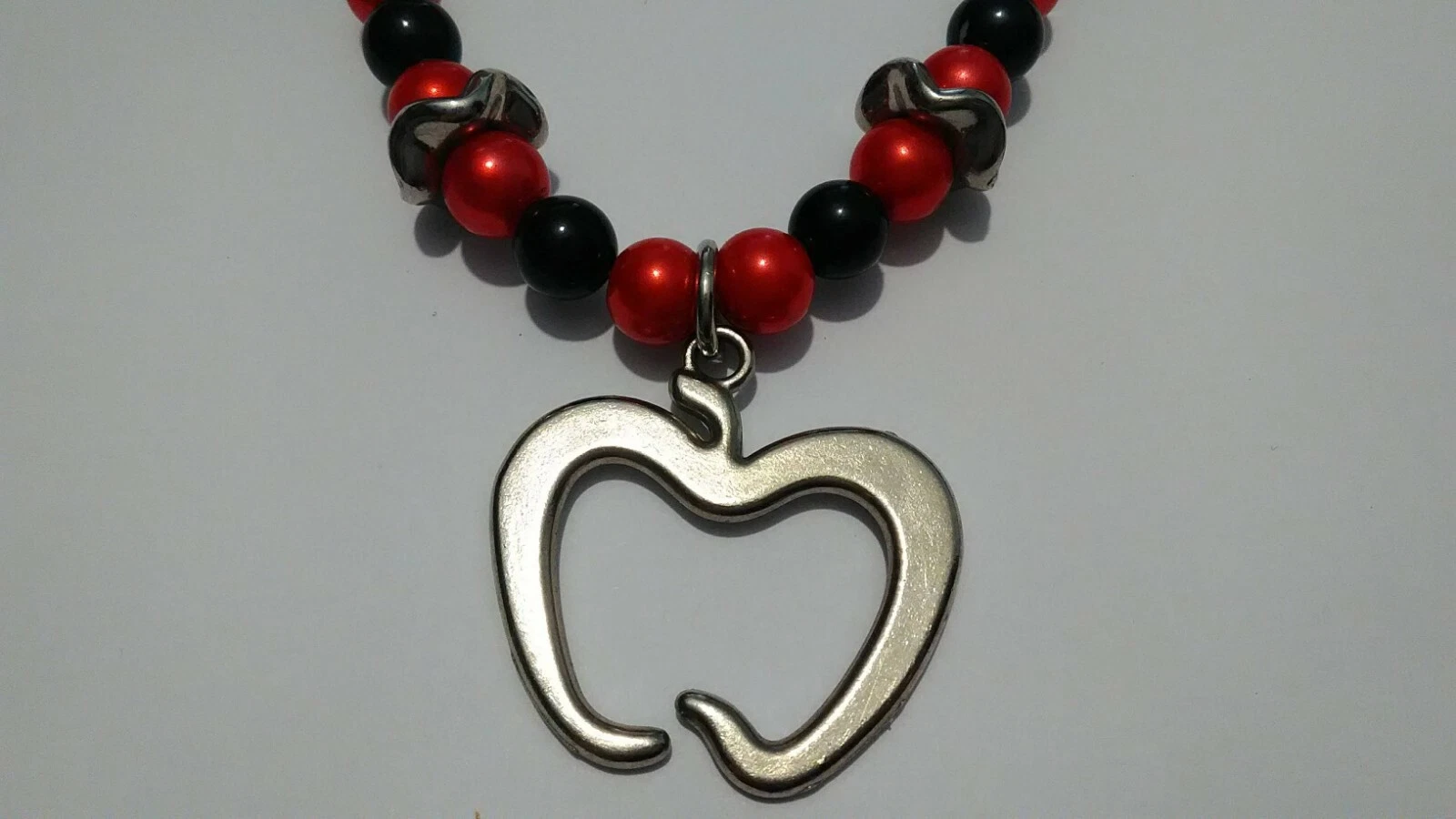 Collana con mela Twilight! Idea regalo speciale donna San Valentino!