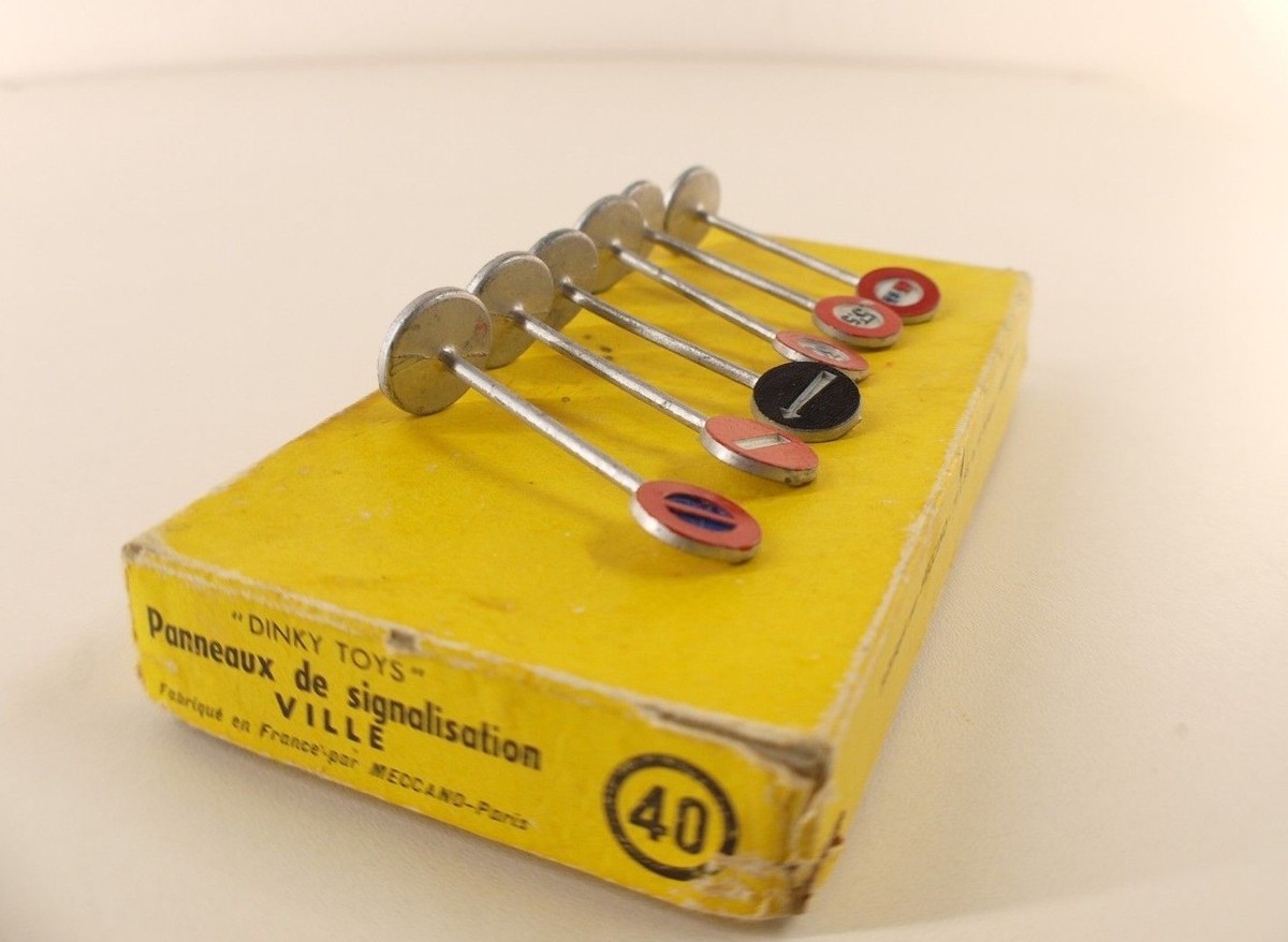 Coffret Dinky Toys N°40 – Panneaux Signalisation Routière (échelle 1/43, Métal) – Occasion
