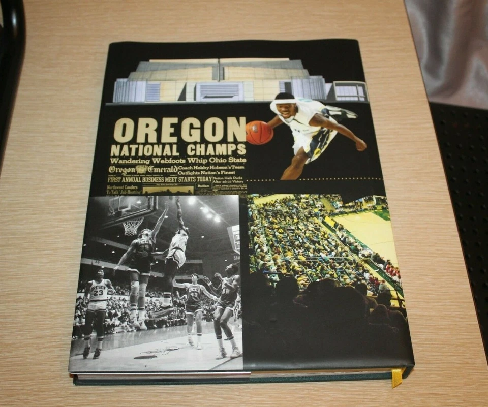 Mac Court Memories Illustrated History McArthur Court LIMITED EDITION 8/500 Oreg - Image 2 of 4