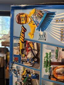 LEGO City 60097 City Square  New Sealed, Damaged box, 1683 Pieces,