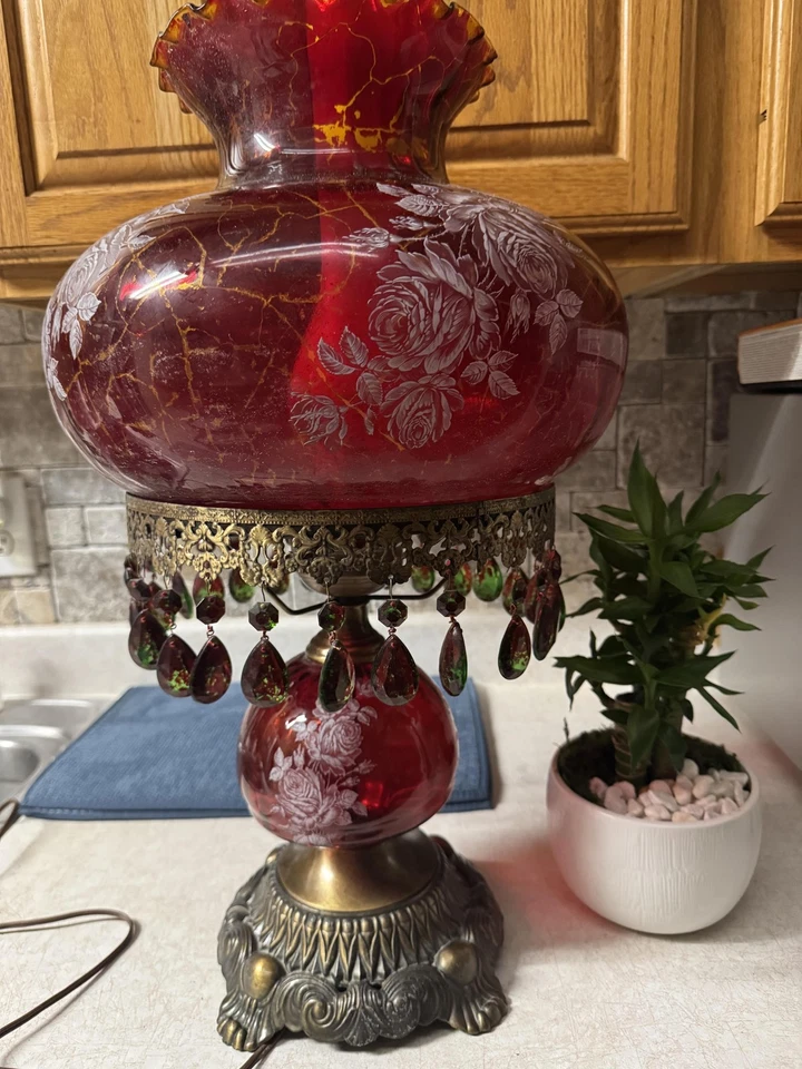 Lámpara de mesa de salón Hurricane de vidrio grabado rojo rubí base de latón prismas chimenea Foto 2 de 4