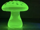 Cenedese Murano Sommerso Glowing Uranium Green Art Glass 4” Mushroom Vintage