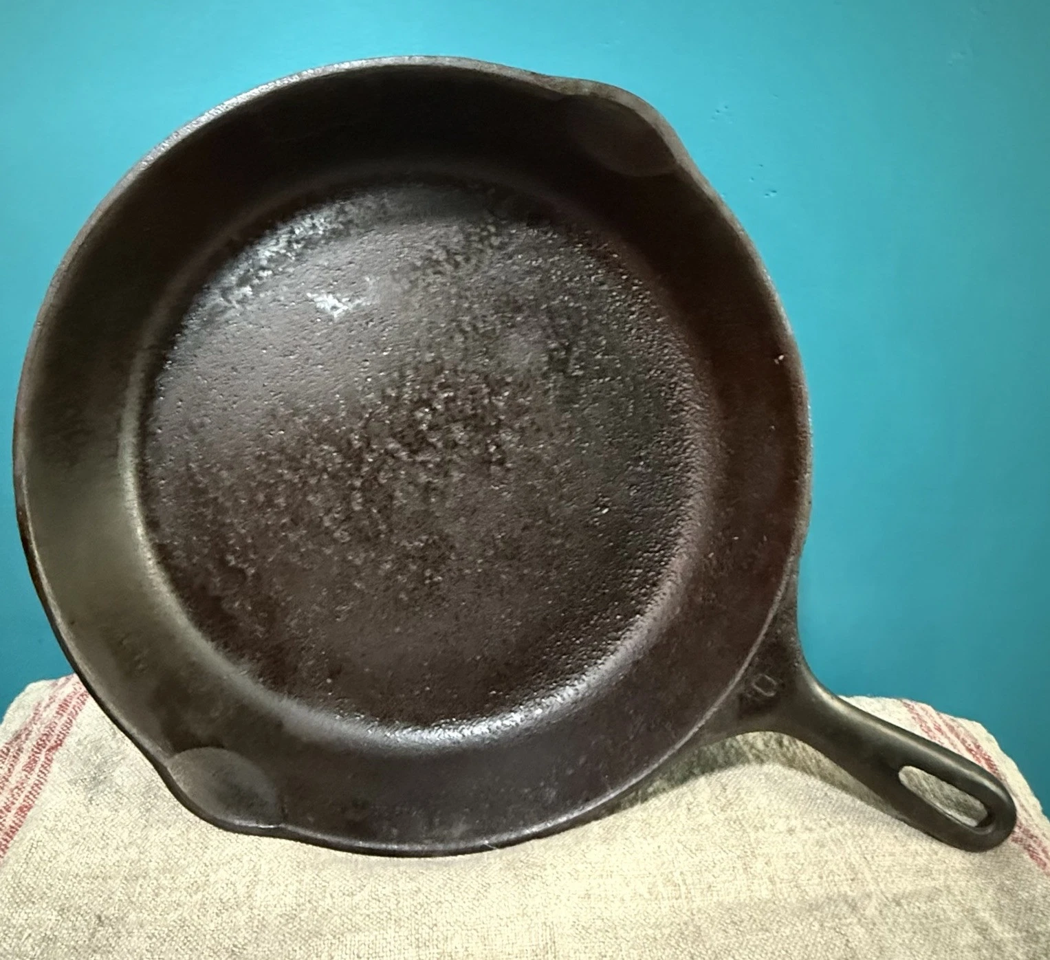 Seasoned WAGNER Cast Iron Skillet #10 11 3/4" C 2 Spouts Slight Wobble