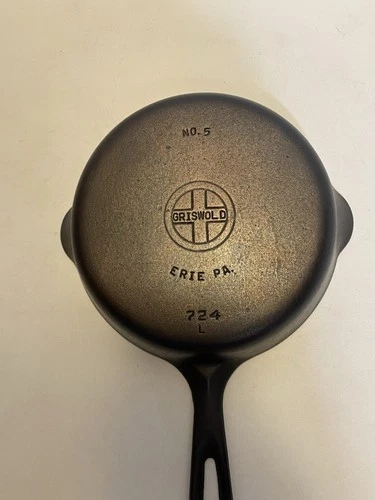 Griswold #5 Cast Iron Skillet Beautifully Restored & Seasoned Sits Flat 724L