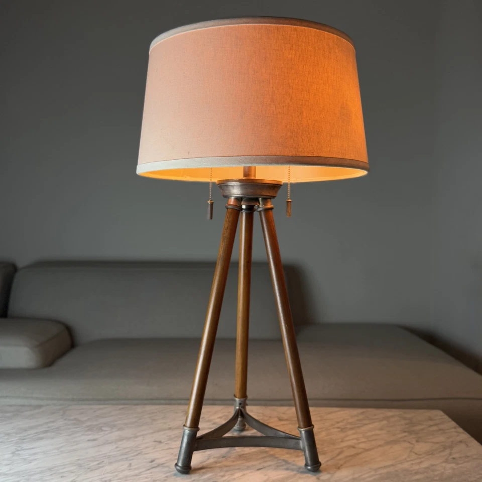Lámpara de mesa trípode vintage años 70 de arce macizo y níquel moderna de mediados de siglo Foto 2 de 4