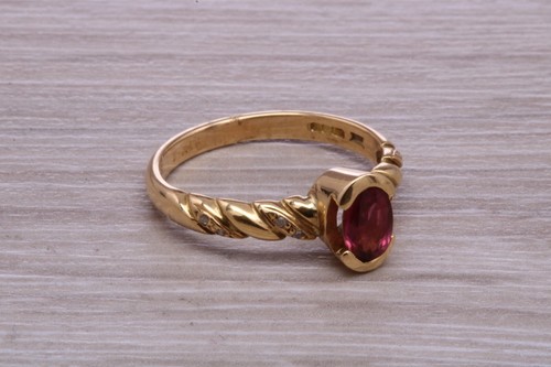Rhodolite Garnet Gemstone set Yellow Gold Ring - Picture 5 of 9