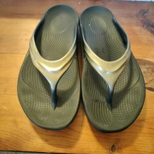 OOFOS OOlala Luxe Flip Flops Black/Latte Women's Size 6
