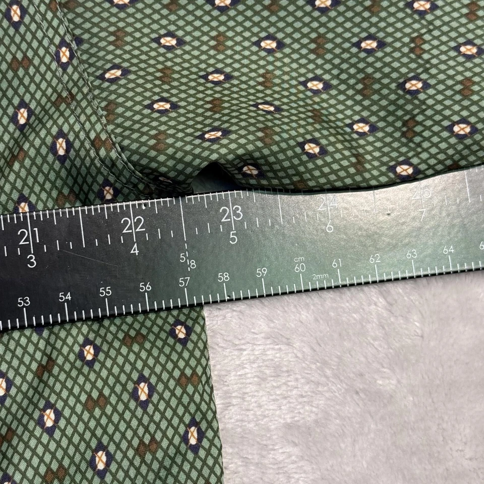 Robert Louis Men's Short Sleeve Size Large 100% Silk in Green  - Image 4 of 4