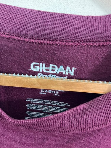 Sudadera Gildan Las Vegas Talla Mediana Púrpura - Bordada - Ajuste Clásico - Imagen 3 de 4