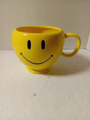 Teleflora yellow Smiley Face Gift Oversized Coffee Mug With Handle Brand new.