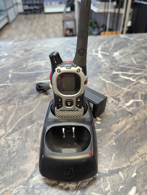 Motorola Talkabout 2-Way Radio FRS/GMRS MJ230R 22 Channels - TESTED With Charger