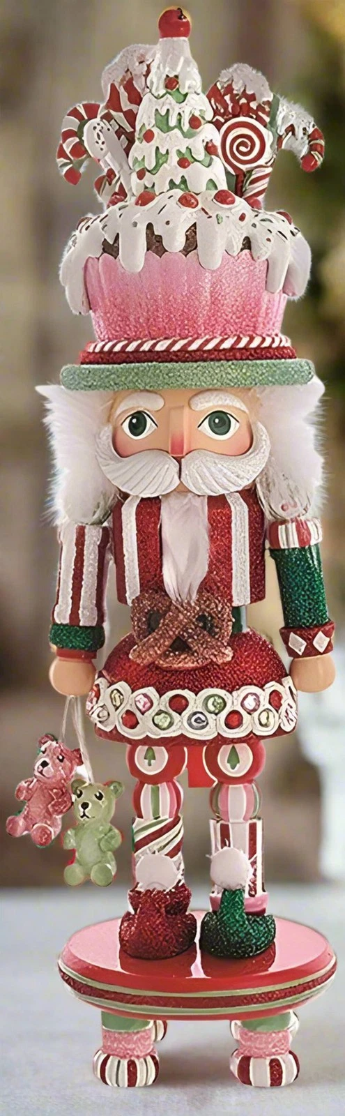 Kurt Adler 18" Hollywood Cupcake Hat Nutcracker
Opens in a new window or tab