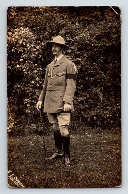 Frank Finch, Pfadfinderführer mit schwarzem Armband. Rushden, Northants. Posted 1912.