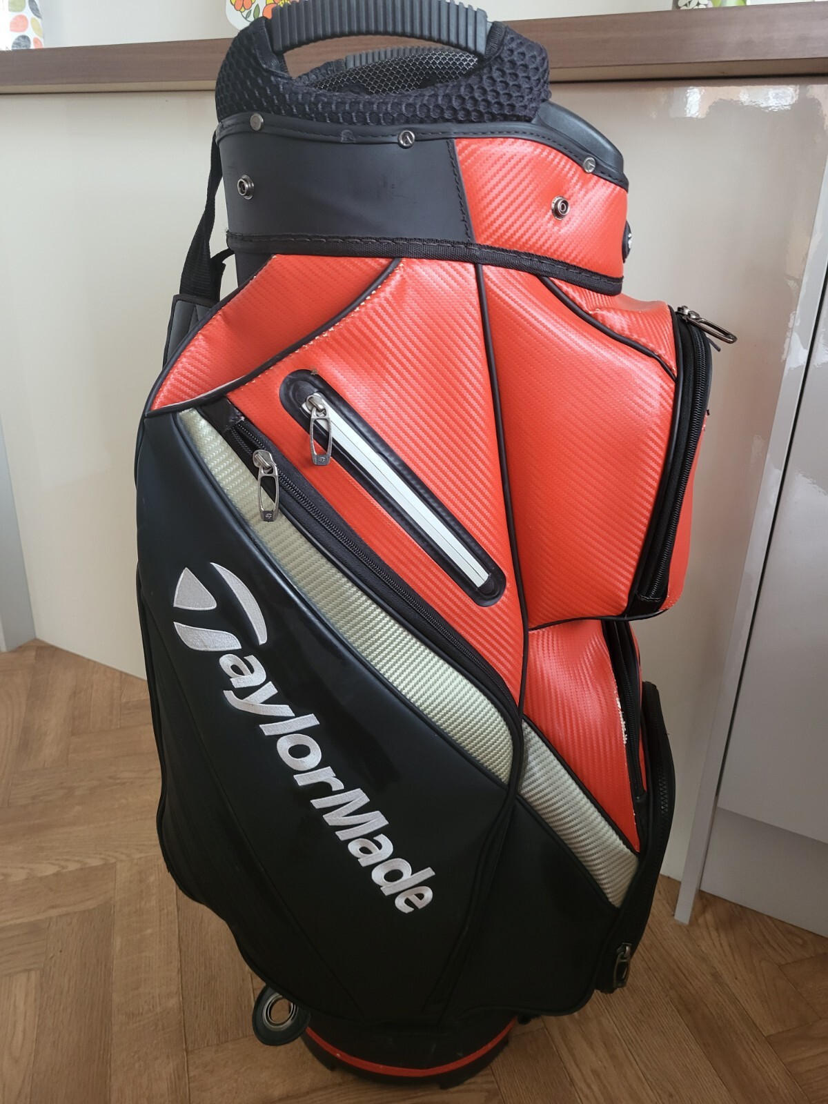 Taylormade Deluxe Golf Cart Bag Red/Black With 14 Way Divider And Rain