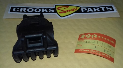 44541-40601 DR400S/DR500S, también PE240/PE400 delantero solo cojín tanque de combustible Suzuki - Imagen 8 de 10