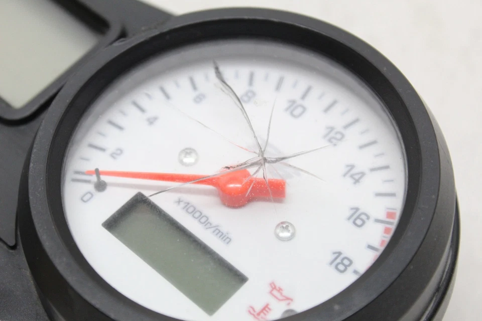 1999-2002 YAMAHA YZF R6 OEM SPEEDO TACH GAUGES DISPLAY CLUSTER SPEEDOMETER  - Image 3 of 4